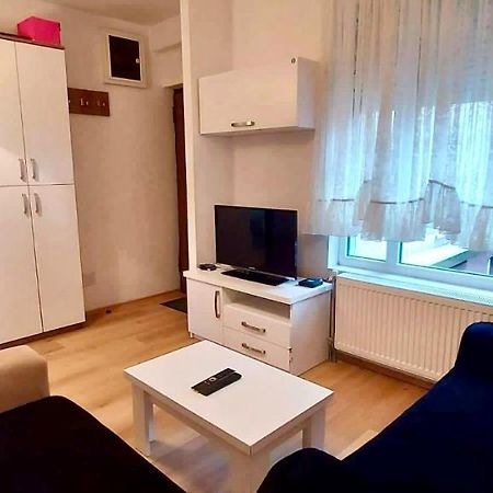 Bright & Lovely Apartment In The City Center Prishtinë Ngoại thất bức ảnh